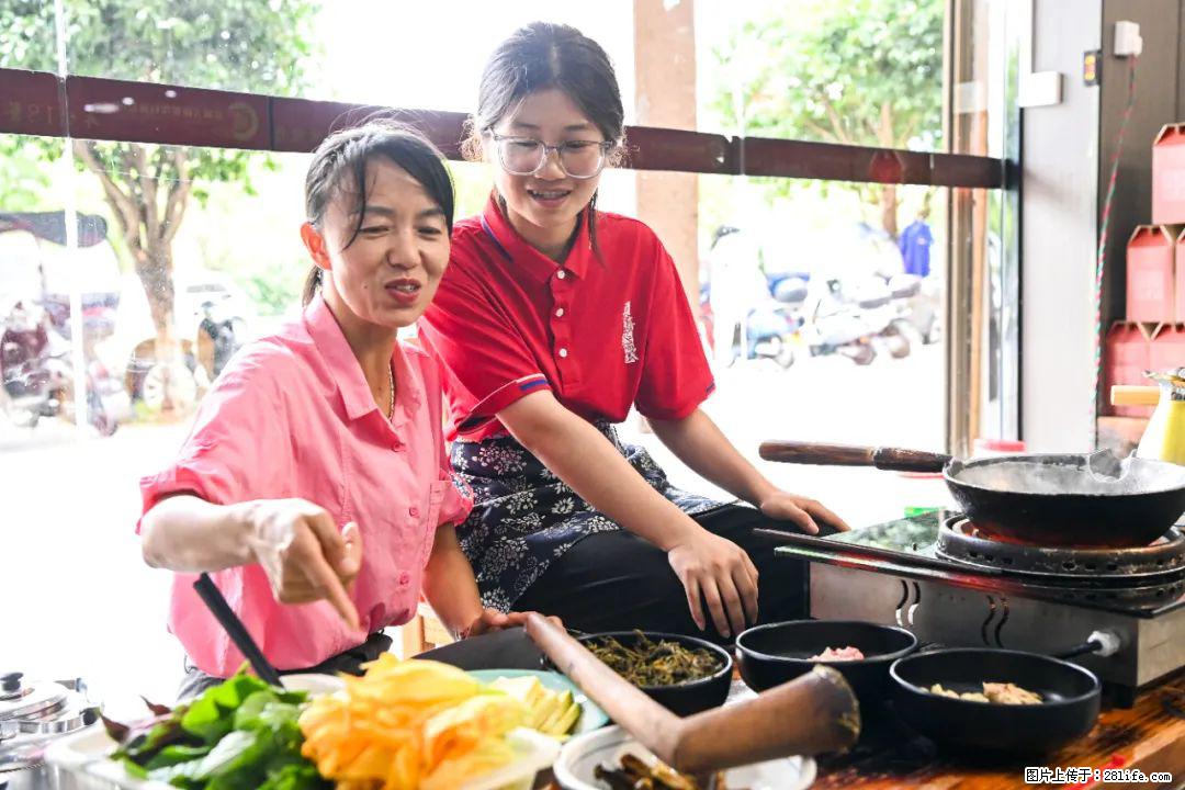 全网追的“扁担女孩”，找了一份暑假工，时薪12元 - 贵阳生活资讯 - 贵阳28生活网 gy.28life.net